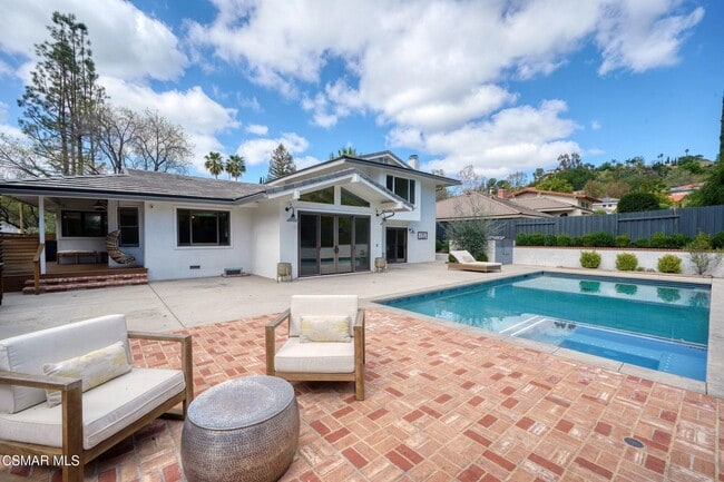 Building Photo - 1292 Brookview Ave