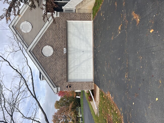 Building Photo - 5111 Freeport Ct