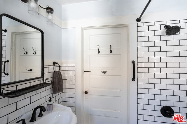 Building Photo - 5742 6th Ave