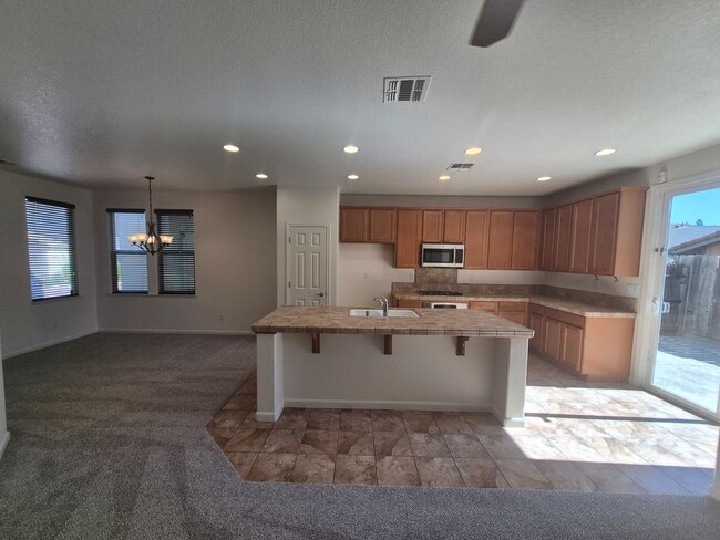 Building Photo - Spacious Four Bedroom, Three Bath Home in ...
