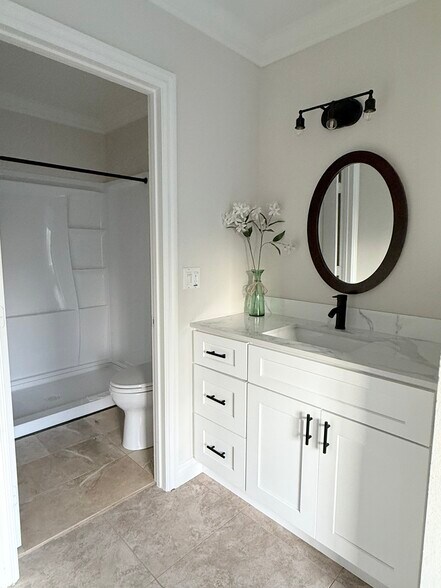 Building Photo - 408 E Civic Center Dr