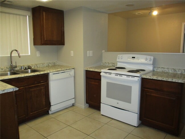 Building Photo - 1715 La Entrada Dr