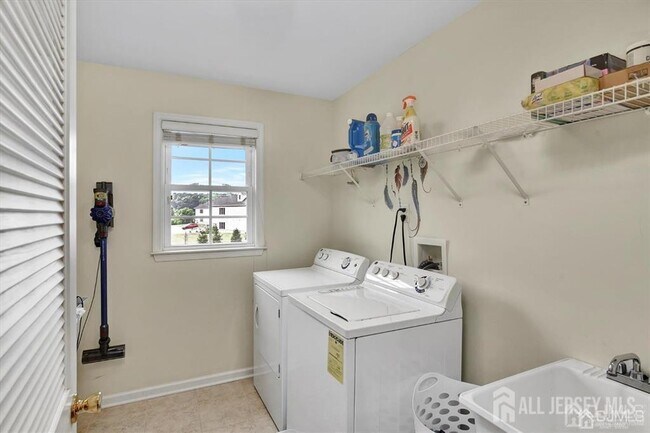 Building Photo - 90 Morgan Way