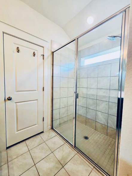 Building Photo - 741 Carol Dr