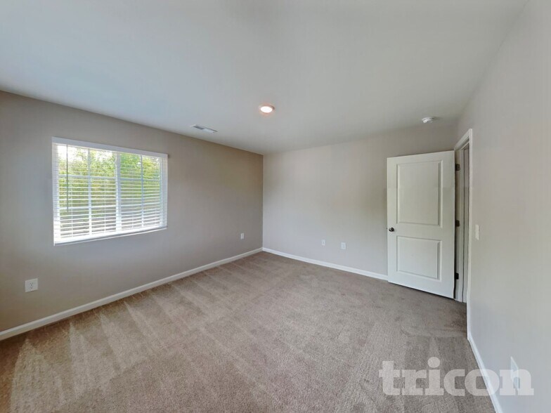 Building Photo - 3007 Stauton Dr