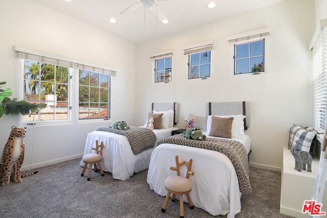 Building Photo - 131 S Martel Ave