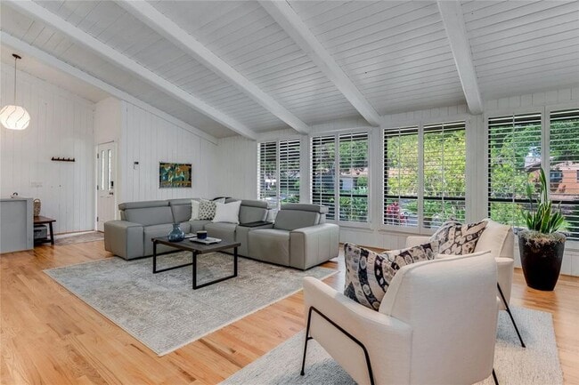 Building Photo - 315 Sweet Bay Ave