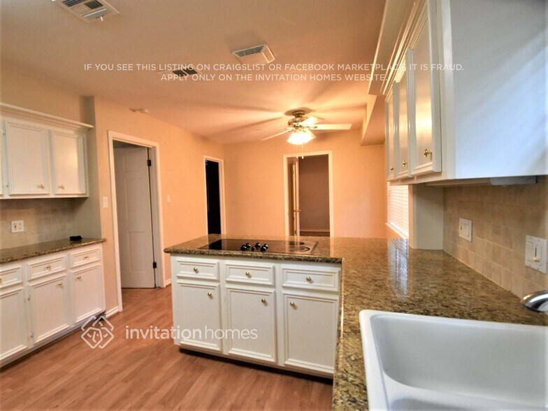 Building Photo - 1406 Saddlecreek Dr