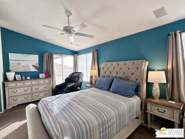 Building Photo - 9939 Vía Real