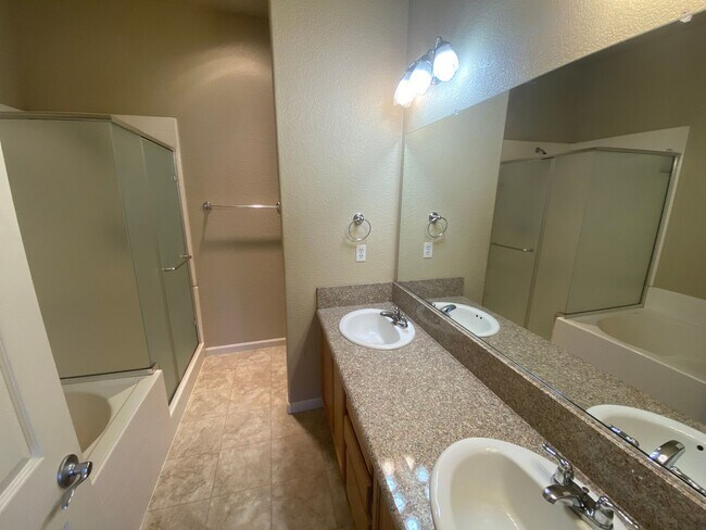 Building Photo - Sparks - Gated Community - 2 Bed 2.5 Bath