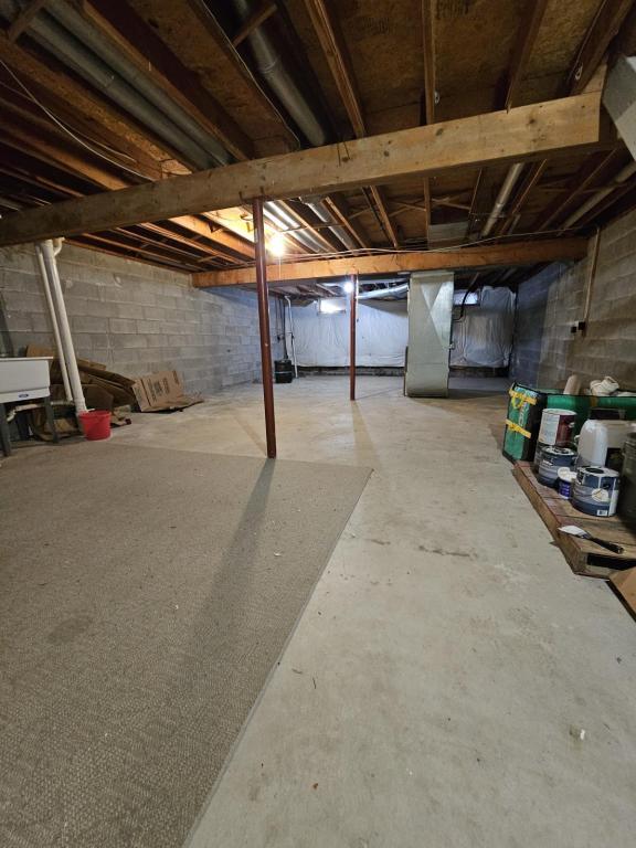 Building Photo - 8170 Honeysuckle Dr