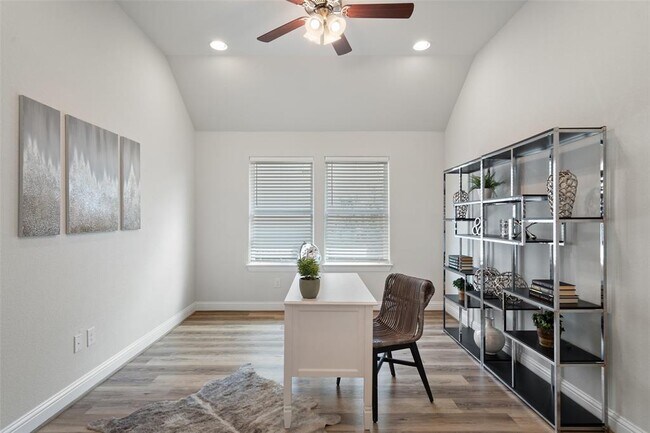 Building Photo - 306 Gulfton St