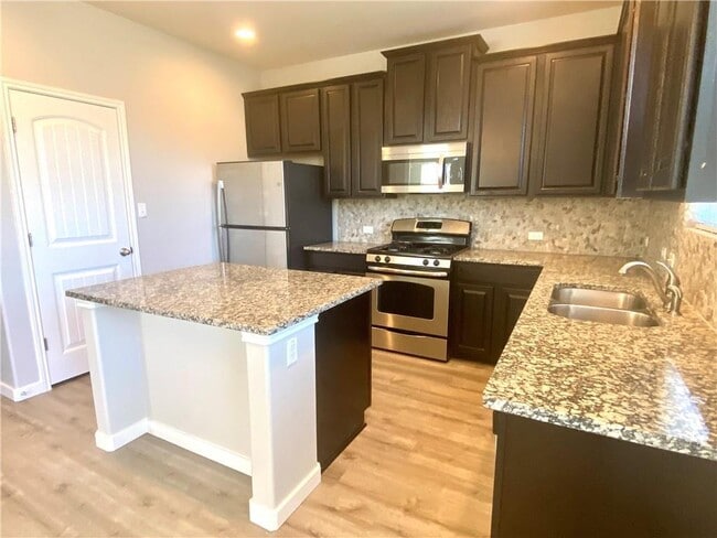 Building Photo - 7320 Sunset Heights Cir