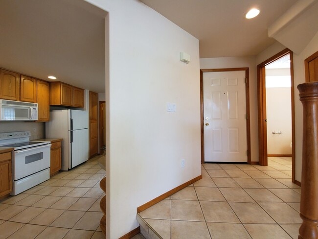 Building Photo - 427 Columbia Point Dr