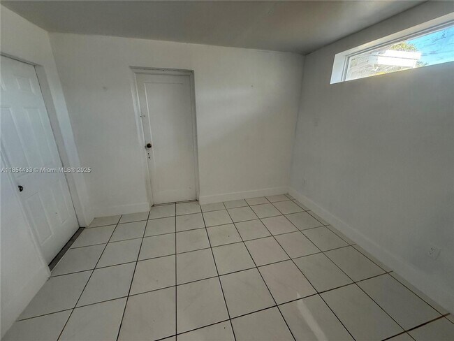Building Photo - 6218 Rodman St