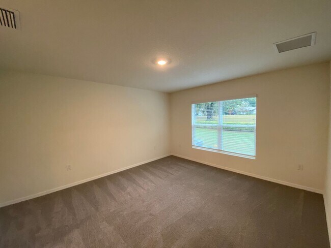 Building Photo - Desirable SE Ocala Neighborhood - Deer Path - 3/2/2 *Won't Last*