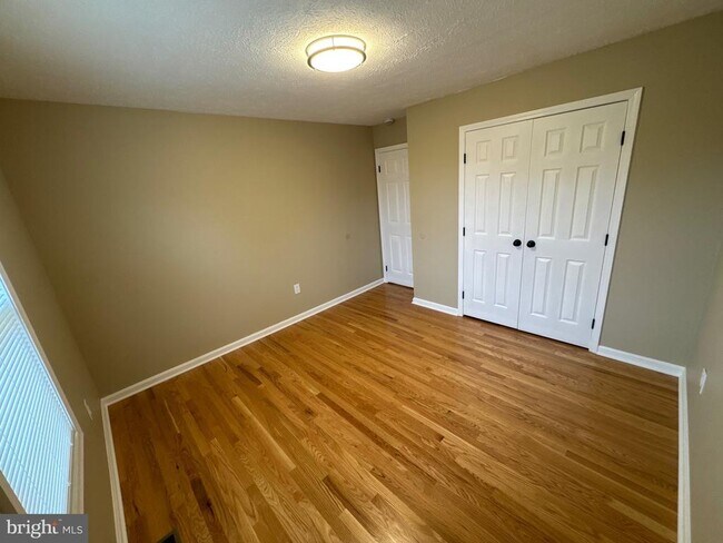 Building Photo - 127 Longstreet Ave