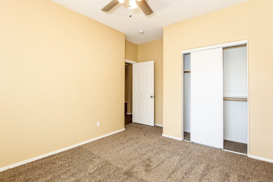 Building Photo - 15221 N 177th Dr