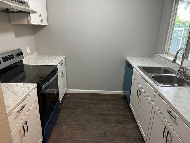 Building Photo - 2431 Toledo St