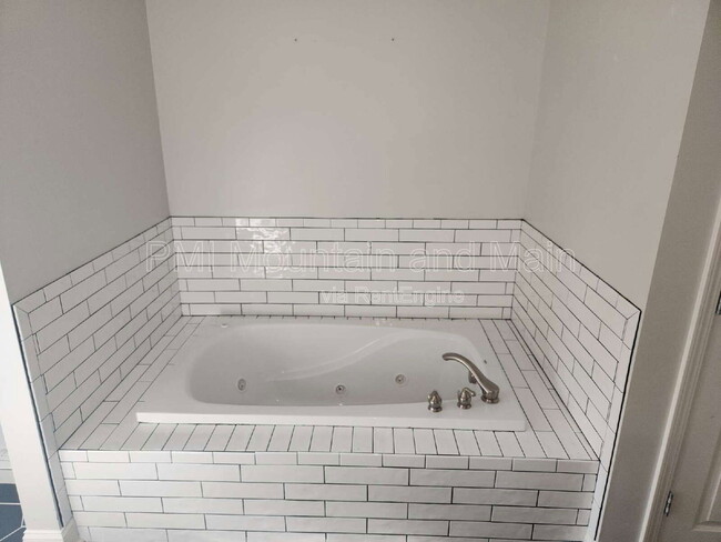 Building Photo - 52 Kirby Rd