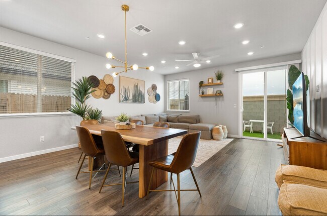 Building Photo - 1305 Swallowtail Dr