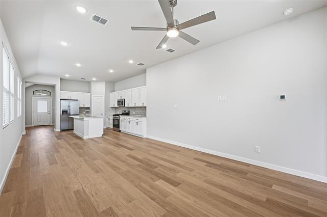 Building Photo - 4005 Sandstone Dr