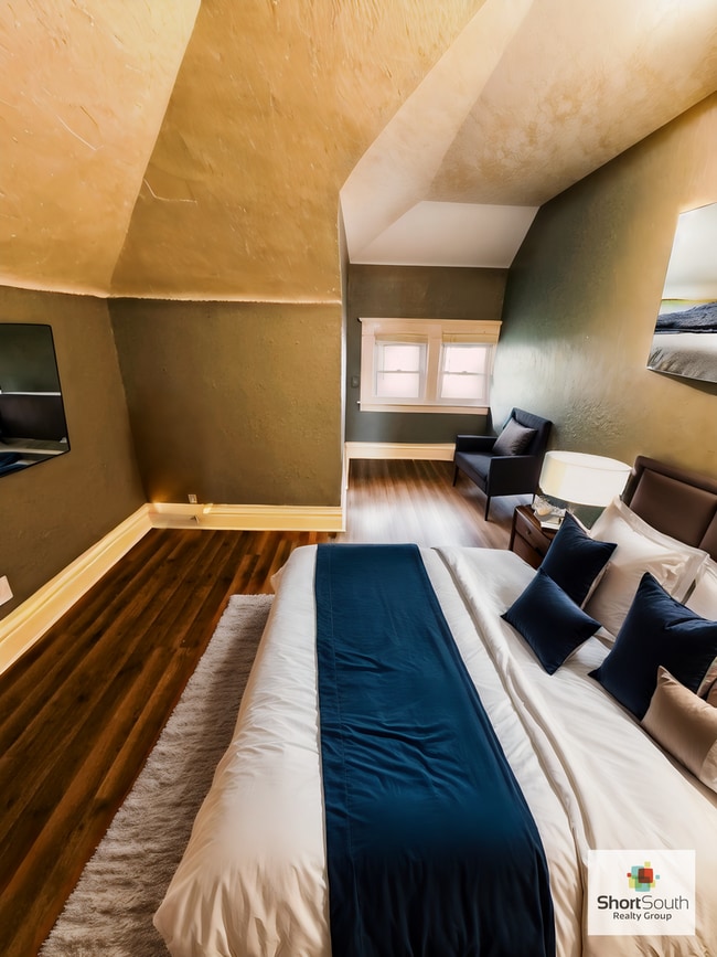 Building Photo - 121 Island Ave