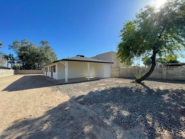 Building Photo - Newly Remodeled 1 Bedroom at end of culdesac, private gate