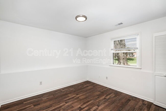 Building Photo - 3903 Hillview Ct