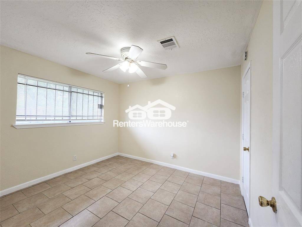 Building Photo - 810 Thistle St