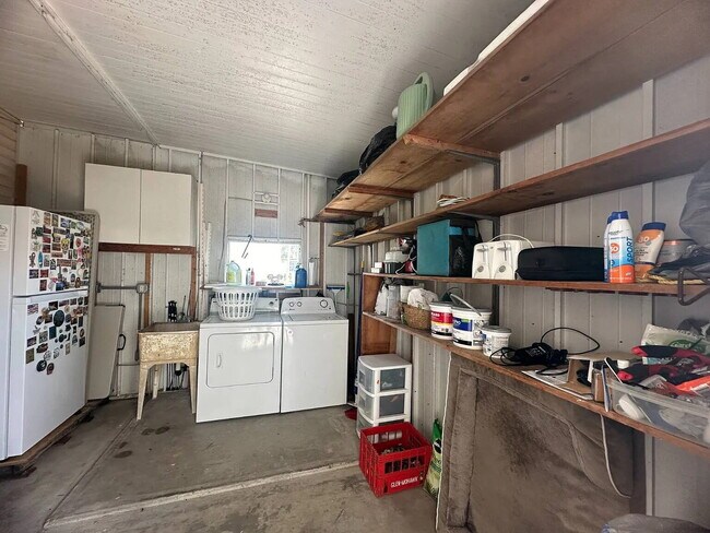 Building Photo - "Charming 2-Bed, 2-Bath Retreat in Nokomis!"