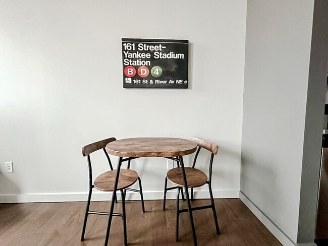 Building Photo - 500 W 7th St N