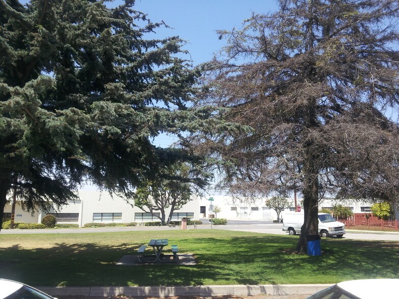 Parkette - 641 Border Ave