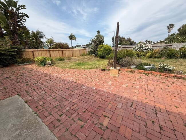 Building Photo - Cardiff 3 br one level large yard pet OK  house TEXT 760-815-3696