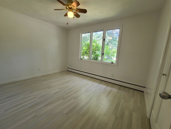 Building Photo - 426 S County Trail