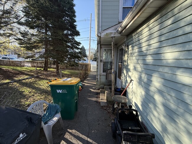 Building Photo - 76 Fowle St