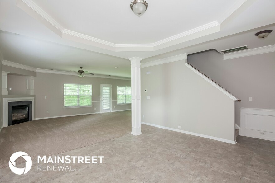 Building Photo - 12416 Oakton Hunt Dr