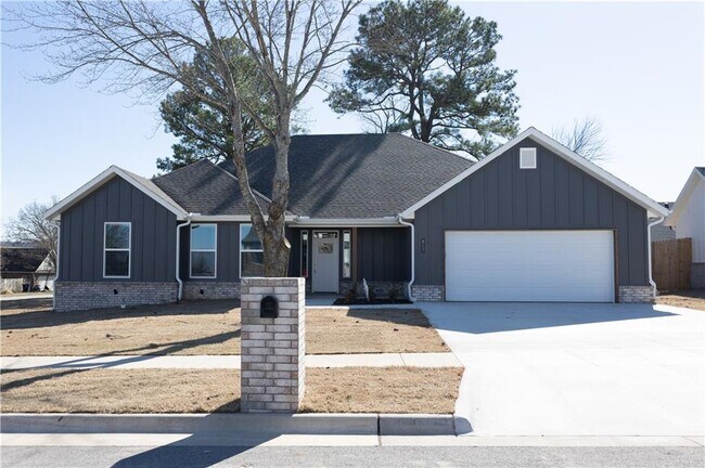 Building Photo - 817 Spurgeon Ln