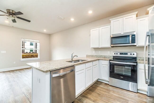 Building Photo - 1528 Farragut Way