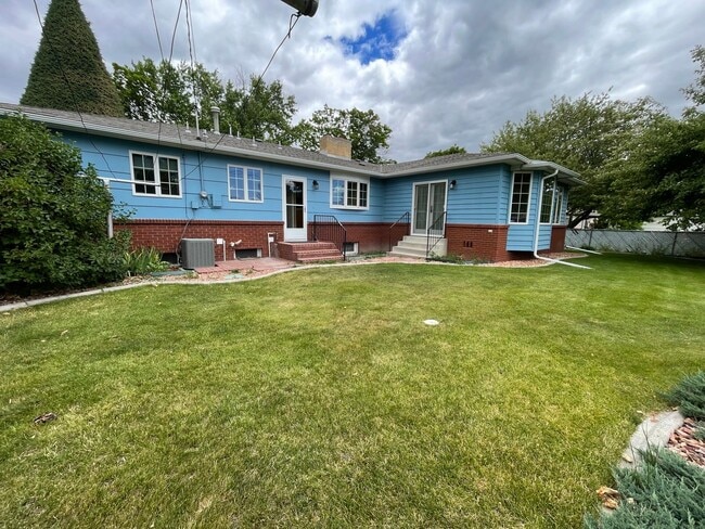 Building Photo - 2310 Fox Dr