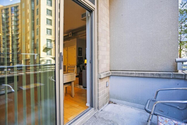Building Photo - Incredible 1BR/1BA Condo INCLUDES Garage Parking in Vibrant Mount Vernon Triangle!