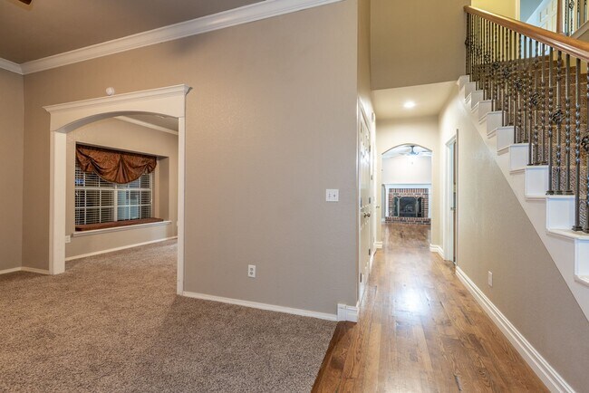 Building Photo - 5 Bed / 2.5 Bath in South Tulsa!