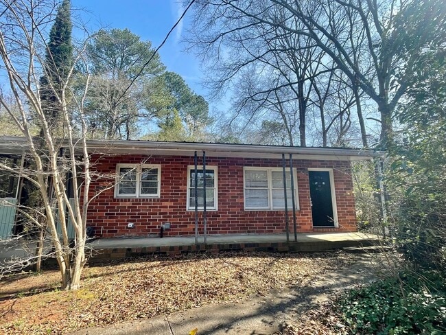 Building Photo - Available Now! *App Fees Waived for March!* 2 bedroom/1 bathroom updated home in Normaltown Avail...