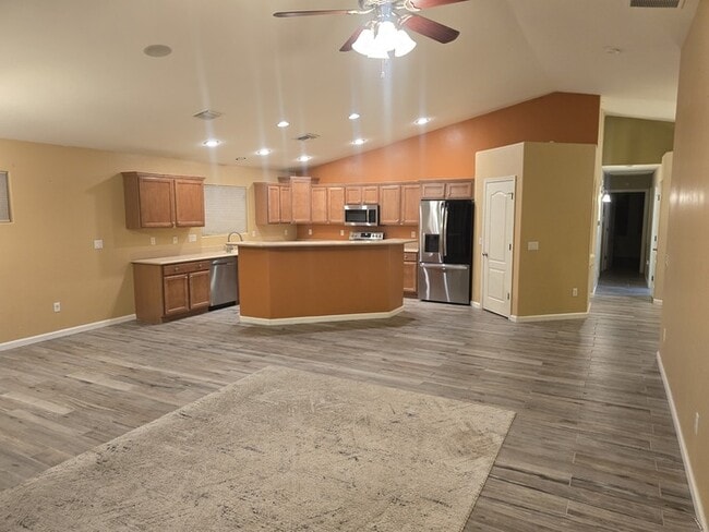 Building Photo - Beautiful 3 bedroom, 2 bath Home available