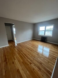 Building Photo - 60 Crawford St