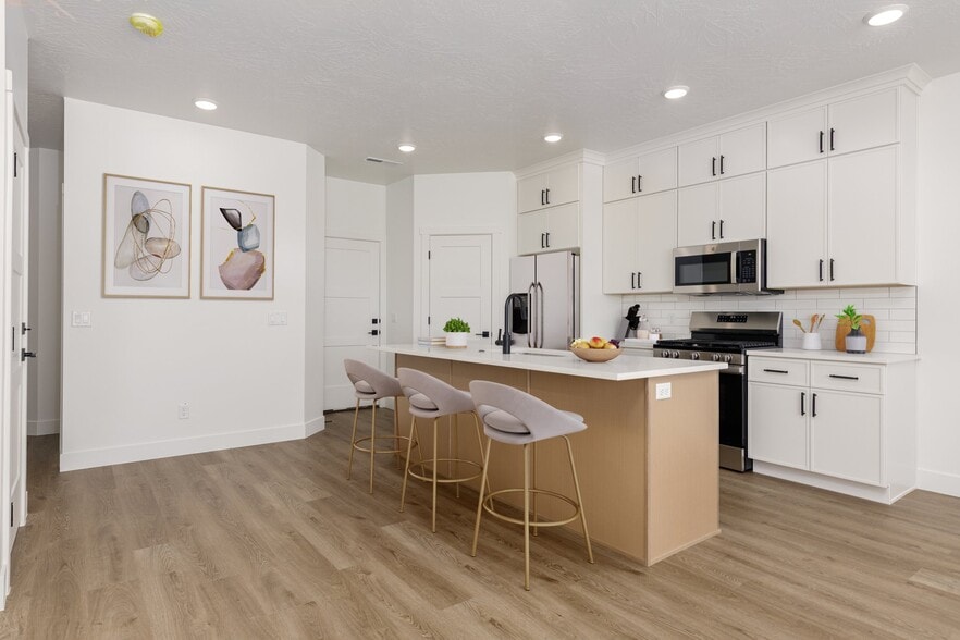 Building Photo - 2188 380 S