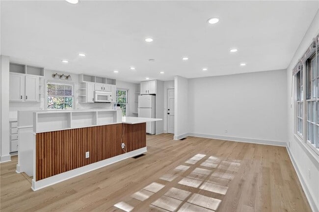 Building Photo - 2289 Addison Rd NE