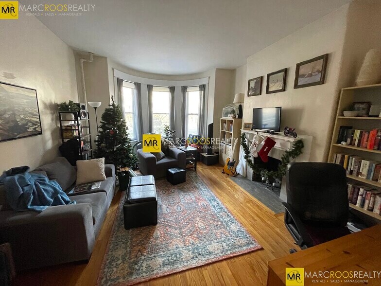 Building Photo - 1496 Beacon St