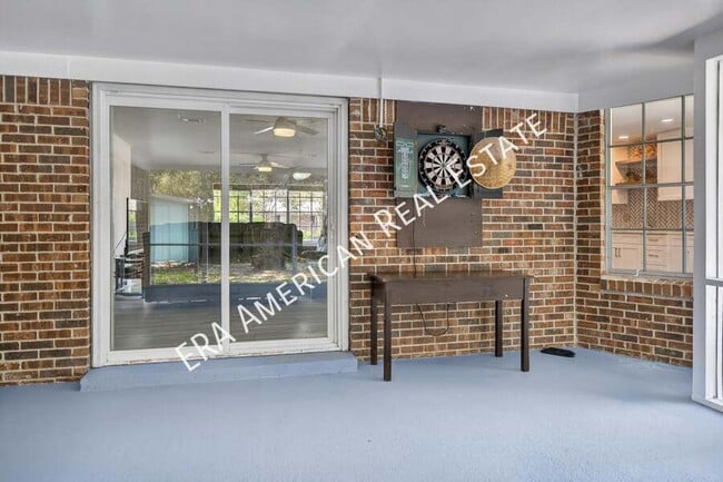 Building Photo - 614 Merioneth Dr NE