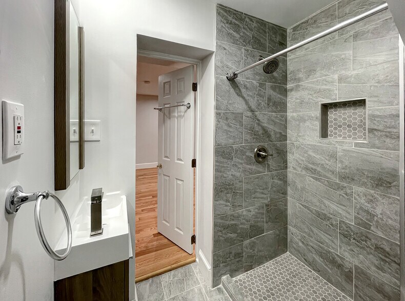 Building Photo - 1527 16th Street NW